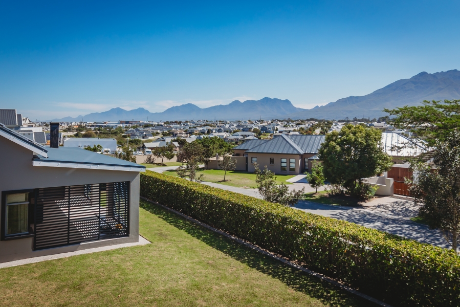 4 Bedroom Property for Sale in Kraaibosch Manor Western Cape